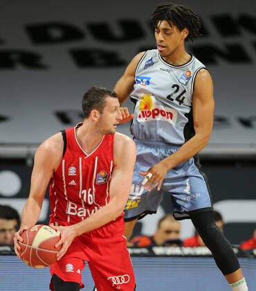 Duel between Paul Zipser Muenchen and Jeremy Jones Crailsheim GER, FC Bayern Basketball vs Hakro Merlins Crailsheim, Basketball, 1 Bundesliga, Playoffs 2020 2021, Quarterfinals Game 1, 19 05 2021, GER, FC Bayern Basketball vs Hakro Merlins Crailsheim, Basketball, 1 Bundesliga, Playoffs 2020 2021, Quarterfinals Game 1, 19 05 2021, Muenchen Copyright: xEIBNER MarcelxEngelbrechtx EP_EER