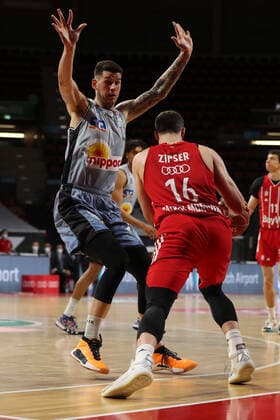 Duel between Bogdan Radosavljevic Crailsheim and Paul Zipser Muenchen GER, FC Bayern Basketball vs Hakro Merlins Crailsheim, Basketball, 1 Bundesliga, Playoffs 2020 2021, Quarterfinals Game 1, 19 05 2021, GER, FC Bayern Basketball vs Hakro Merlins Crailsheim, Basketball, 1 Bundesliga, Playoffs 2020 2021, Quarterfinals Game 1, 19 05 2021, Muenchen Copyright: xEIBNER MarcelxEngelbrechtx EP_EER