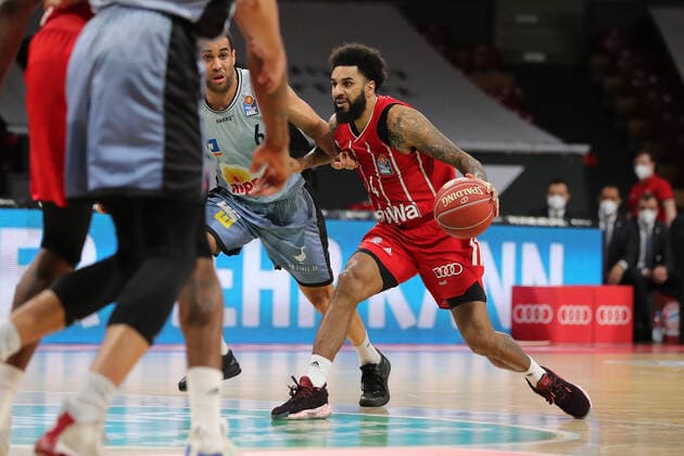 Duel between Elias Lasisi Crailsheim and Dennis Seeley Muenchen GER, FC Bayern Basketball vs Hakro Merlins Crailsheim, Basketball, 1 Bundesliga, Playoffs 2020 2021, Quarterfinals Game 1, 19 05 2021, GER, FC Bayern Basketball vs Hakro Merlins Crailsheim, Basketball, 1 Bundesliga, Playoffs 2020 2021, Quarterfinals Game 1, 19 05 2021, Muenchen Copyright: xEIBNER MarcelxEngelbrechtx EP_EER