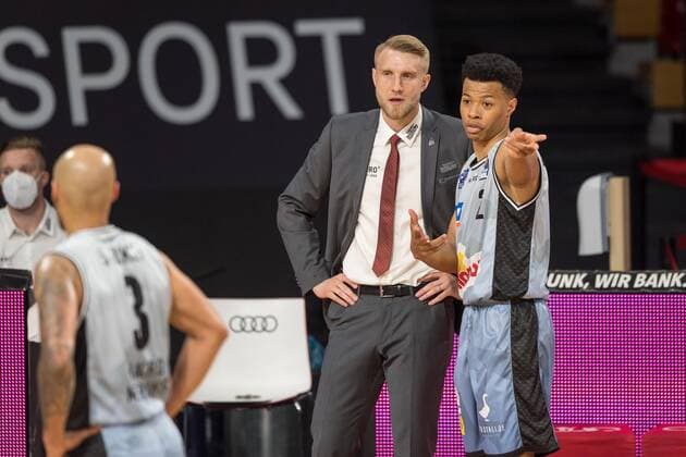Basketball, BBL, 20210519, FC Bayern München Merlins Crailsheim In the picture Head Coach of the Merlins Crailsheim Tuomas IISALO and Trae BELL HAYNES Merlins Crailsheim, 2 Munich Audi Dome Bayern Germany Copyright: Passion2Press MarkusxFischerx