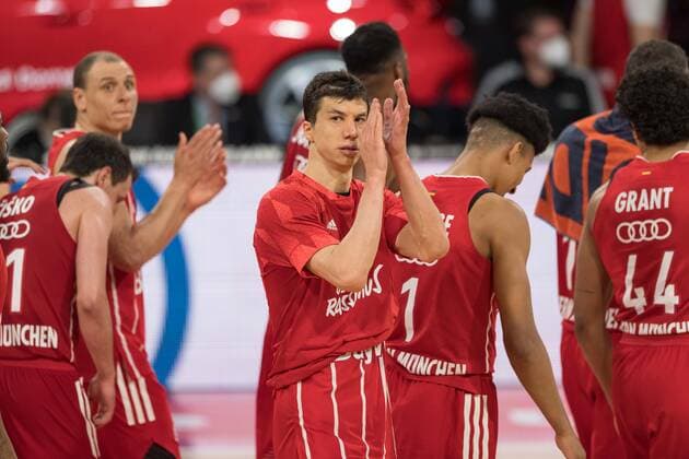 Basketball, BBL, 20210519, FC Bayern Munich Merlins Crailsheim Pictured Vladimir LUCIC FC Bayern Munich, 11 applauds final whistle Munich Audi Dome Bayern Germany Copyright: Passion2Press MarkusxFischerx