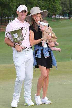 CHARLOTTE, NC - MAY 09: Rory McIlroy (NIR) displays the winner s trophy with his wife Erica and baby daughter Poppy on the 18th green after the final round of the Wells Fargo Championship on May 09, 2021, at Quail Hollow Club in Charlotte, NC. (Photo by Lee Coleman Icon Sportswire) GOLF: MAY 09 PGA, Golf Herren - Wells Fargo Championship Icon155210509161