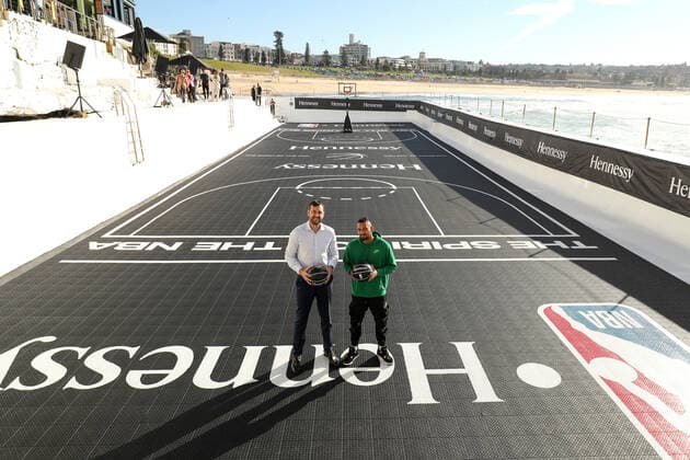 NBA, Basketball Herren, USA PARTNERSHIP LAUNCH, Andrew Bogut and Nick Kyrgios pose inside Bondi Icebergs pool which has been converted to a basketball court during a National Basketball Association (NBA) brand partnership launch, in Sydney, Thursday, May 20, 2021. ( NO ARCHIVING, EDITORIAL USE ONLY, NO USE IN BOOKS WITHOUT CONSENT SYDNEY NSW AUSTRALIA  Copyright: xBRENDONxTHORNEx 20210520001543599560