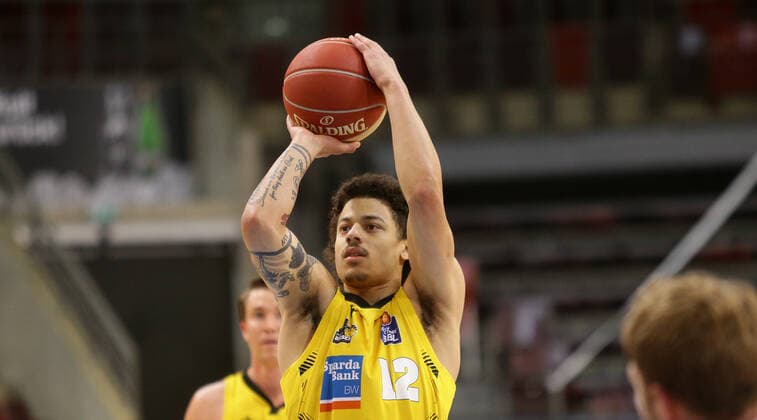 Ludwigsburg , Basketball easyCredit BBL Bundesliga ,Viertelfinale Spiel 1 , MHP RIESEN Ludwigsburg vs. Brose Bamberg , Jonah Radebaugh ( Riesen )