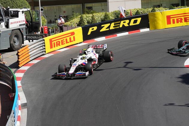 FORMULA 1 GRAND PRIX DE MONACO 2021, 20 23 05 2021 20 05 2021, Monaco Circuit, Monte Carlo, FORMULA 1 GRAND PRIX DE MONACO 2021, 20 23 05 2021 , in picture Mick Schumacher DEU 47 , Haas F1 Team has hit the right rear tyre, the wheel is crooked nordphotoxGmbHx xBratic nph00250