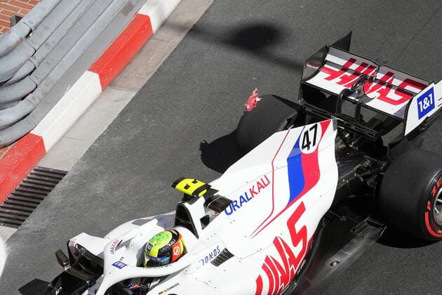 FORMULA 1 GRAND PRIX DE MONACO 2021, 20 23 05 2021 20 05 2021, Monaco Circuit, Monte Carlo, FORMULA 1 GRAND PRIX DE MONACO 2021, 20 23 05 2021 , in picture Mick Schumacher DEU 47 , Haas F1 Team has hit the right rear tyre, the wheel is crooked nordphotoxGmbHx xBratic nph00250