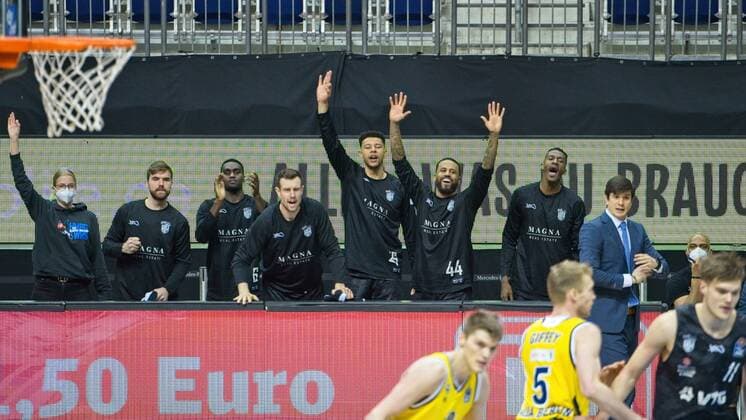 Cheers, joy at the Towers, 20 05 2021, BBL, Alba Berlin vs Hamburg Towers, at Mercedes Benz Arena, GER, Berlin, BBL,20 05 2021, BBL, Playoff VF, Alba vs Hamburg Towers Berlin Copyright: xUwexKoch Eibner-Pressefotox EP_UKH