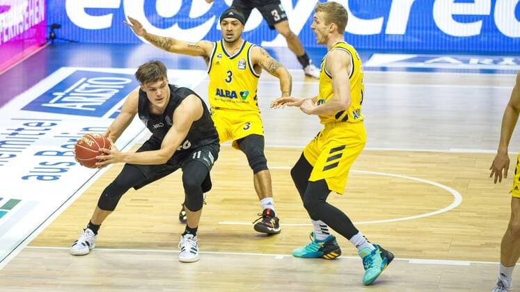 v l Maik Kotsar 11 Hamburg T, Peyton Siva Alba 3, Niels Giffey Alba 5, 20 05 2021, BBL, Alba Berlin vs Hamburg Towers, at Mercedes Benz Arena, GER, Berlin, BBL,20 05 2021, BBL, Playoff VF, Alba vs Hamburg Towers Berlin Copyright: xUwexKoch Eibner-Pressefotox EP_UKH