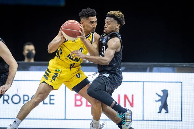 Basketball Berlin 20 05 2021 1 Bundesliga easyCredit BBL BBL Season 2020 2021 Playoffs Quarterfinals Game 1 Alba Berlin Hamburg Towers Maodo Lo Alba Berlin, No 00 T J Shorts Hamburg, No 00 re
