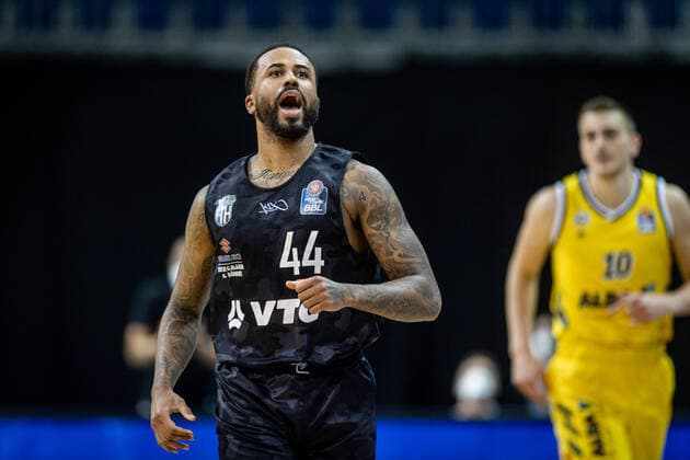 Basketball Berlin 20 05 2021 1 Bundesliga easyCredit BBL BBL season 2020 2021 playoffs quarterfinals game 1 Alba Berlin Hamburg Towers Bryce Taylor Hamburg, No 44 cheer