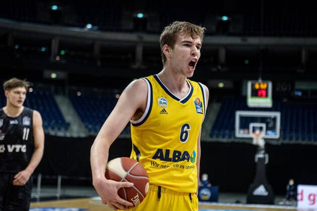 Basketball Berlin 20 05 2021 1 Bundesliga easyCredit BBL BBL season 2020 2021 playoffs quarterfinals game 1 Alba Berlin Hamburg Towers Malte Delow Alba Berlin, No 06 cheer