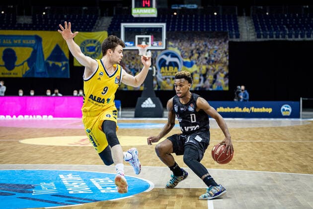 Basketball Berlin 20 05 2021 1 Bundesliga easyCredit BBL BBL Season 2020 2021 Playoffs Quarterfinals Game 1 Alba Berlin Hamburg Towers T J Shorts Hamburg, No 00 Jonas Mattisseck Alba Berlin, No 09