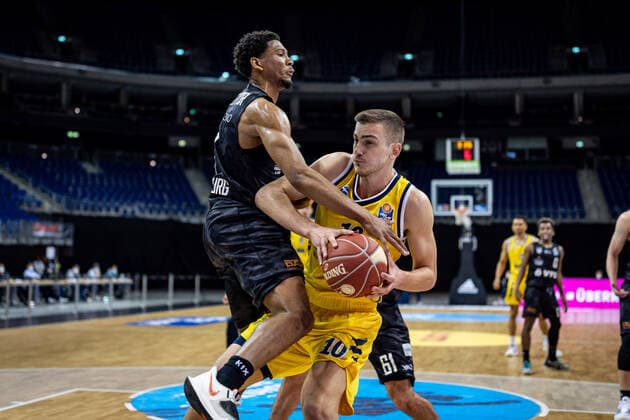 Basketball Berlin 20 05 2021 1 Bundesliga easyCredit BBL BBL Season 2020 2021 Playoffs Quarterfinals Game 1 Alba Berlin Hamburg Towers Tim Schneider Alba Berlin, No 10 Kameron Taylor Hamburg, No 07