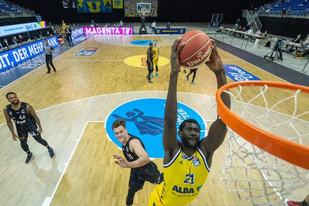 Basketball Berlin 20 05 2021 1 Bundesliga easyCredit BBL BBL Season 2020 2021 Playoffs Quarterfinals Game 1 Alba Berlin Hamburg Towers Christ Koumadje Alba Berlin, No 21 Maik Kotsar Hamburg, No 11