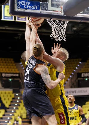 Oldenburg, Lower Saxony, DEU, 20 05 2021, Dylan Osetkowski left, Ratiopharm Ulm and Rasid Mahalbasic right, EWE Baskets Oldenburg EWE Baskets Oldenburg vs Ratiopharm Ulm Basketball Bundesliga Playoffs Quarterfinal 1 Game Day, Large EWE Arena Playoffs EWE Baskets Oldenburg vs Ratiopharm Ulm www.andreas-burmann.de