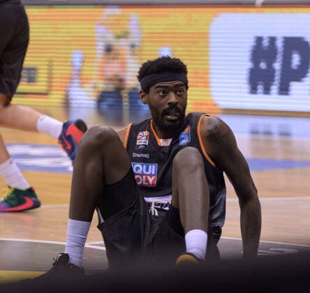 Aric HOLMAN 35 ratiopharm ulm on the ground during the game EWE Baskets Oldenburg vs ratiopharm Ulm, Basketball, Bundesliga, 20 05 2021, Season 2020 2021, Playoffs, Quarterfinals, 1 Matchday Copyright xErikxHillmer EIBNERx EP ehr EWE Baskets Oldenburg vs ratiopharm Ulm, Basketball, Bundesliga, 20 05 2021, Season 2020 2021, Playoffs, Quarterfinals, 1 Matchday Oldenburg Copyright: xErikxHillmer EIBNERx EP_ehr
