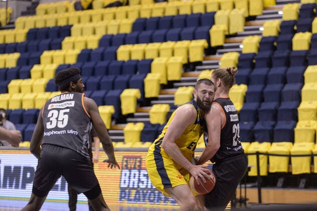 Nathan BOOTHE 45 EWE Baskets Oldenburg , Dylan OSETKOWSKI 21 ratiopharm ulm during the game EWE Baskets Oldenburg vs ratiopharm Ulm, Basketball, Bundesliga, 20 05 2021, Season 2020 2021, Playoffs, Quarterfinals, 1 matchday Copyright xErikxHillmer EIBNERx EP ehr EWE Baskets Oldenburg vs ratiopharm Ulm, Basketball, Bundesliga, 20 05 2021, Season 2020 2021, Playoffs, Quarterfinals, 1 matchday Oldenburg Copyright: xErikxHillmer EIBNERx EP_ehr