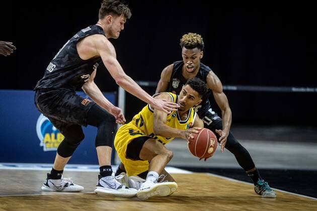 Basketball Berlin 20 05 2021 1 Bundesliga easyCredit BBL BBL Season 2020 2021 Playoffs Quarterfinals Game 1 Alba Berlin Hamburg Towers Maodo Lo Alba Berlin, No 00 T J Shorts Hamburg, No 00 re Maik Kotsar Hamburg, No 11