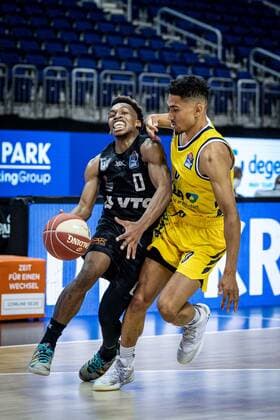 Basketball Berlin 20 05 2021 1 Bundesliga easyCredit BBL BBL Season 2020 2021 Playoffs Quarterfinals Game 1 Alba Berlin Hamburg Towers Maodo Lo Alba Berlin, No 00 T J Shorts Hamburg, No 00 re