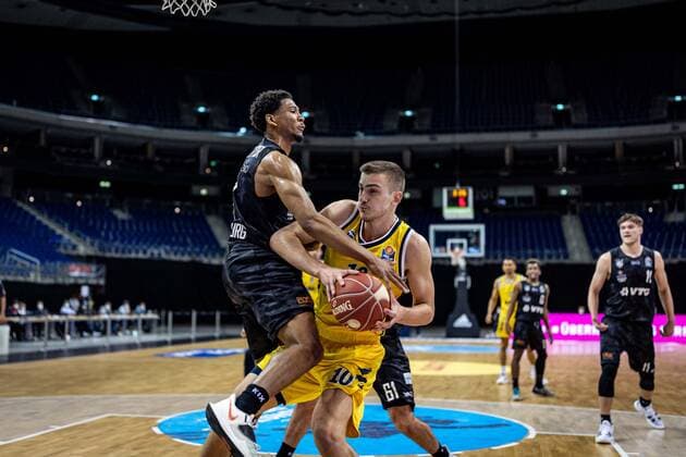 Basketball Berlin 20 05 2021 1 Bundesliga easyCredit BBL BBL Season 2020 2021 Playoffs Quarterfinals Game 1 Alba Berlin Hamburg Towers Tim Schneider Alba Berlin, No 10 Kameron Taylor Hamburg, No 07