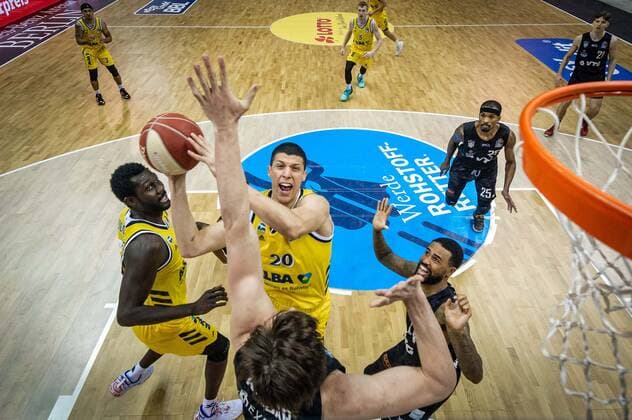 Basketball Berlin 20 05 2021 1 Bundesliga easyCredit BBL BBL Season 2020 2021 Playoffs Quarterfinals Game 1 Alba Berlin Hamburg Towers Simone Fontecchio Alba Berlin, No 20 Maik Kotsar Hamburg, No 11 Bryce Taylor Hamburg, No 44 Christ Koumadje Alba Berlin, No 21 li