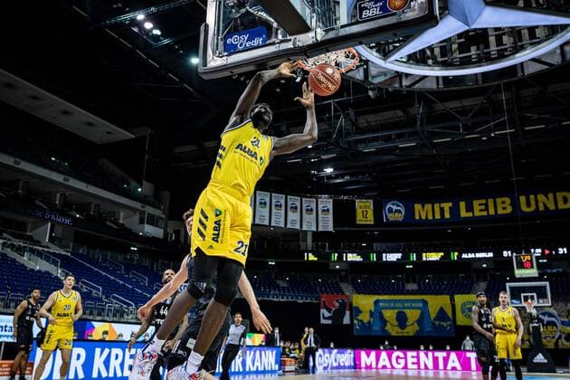 Basketball Berlin 20 05 2021 1 Bundesliga easyCredit BBL BBL Season 2020 2021 Playoffs Quarterfinals Game 1 Alba Berlin Hamburg Towers Christ Koumadje Alba Berlin, No 21