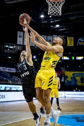 Basketball Berlin 20 05 2021 1 Bundesliga easyCredit BBL BBL Season 2020 2021 Playoffs Quarterfinals Game 1 Alba Berlin Hamburg Towers Maodo Lo Alba Berlin, No 00 Max DiLeo Hamburg, No 03