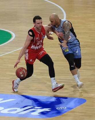 19 05 2021, BBL FC Bayern Basket vs Crailsheim, Audi Dome Muenchen, basketball, sports, in the picture Zan Mark Sisko FCB Basketball vs Maurice Stuckey Merlins Crailsheim