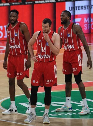 19 05 2021, BBL FC Bayern Basket vs Crailsheim, Audi Dome Muenchen, Basketball, Sports, in the picture JaJuan Johnson FCB Basketball , Paul Zipser FCB Basketball and Jalen Reynolds FCB Basketball