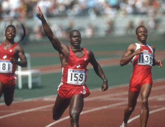 Olympische Spiele 1988 in Seoul. 100m Männer Finale: Ben Johnson (CAN) jubelnd im Ziel. *** Olympic Games 1988 in Seoul 100m Men Final Ben Johnson CAN cheering at the finish line HM