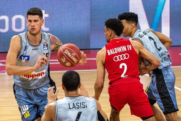 Bogdan Radosavljevic 15 Hakro Merlins Crailsheim , Wade Baldwin 2 FC Bayern , FC Bayern Basketball vs HAKRO Merlins Crailsheim, BBL Playoffs, Quarterfinals, 21 05 2021 Munich Bavaria Germany Copyright: xkolbert-press UlrichxGamelx