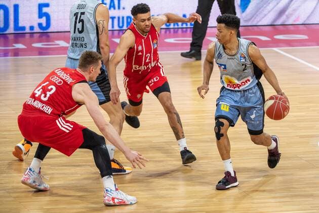 Leon Radosevic 43 FC Bayern , Wade Baldwin 2 FC Bayern , Trae Bell Haynes 2 Hakro Merlins Crailsheim , FC Bayern Basketball vs HAKRO Merlins Crailsheim, BBL Playoffs, Quarterfinals, 21 05 2021 Muenchen Bayern Germany Copyright: xkolbert-press UlrichxGamelx