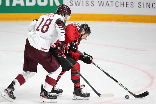 Eishockey, WM, Kanada - Lettland RIGA, LATVIA - MAY 21, 2021: Latviaâ€™s Rodrigo Abols (L) and Canadaâ€™s Mario Ferraro fight for the puck in their 2021 IIHF World Championship, WM, Weltmeisterschaft Group A Ice hockey, Eishockey match at Arena Riga. Natalia Fedosenko TASS  TS100E2F