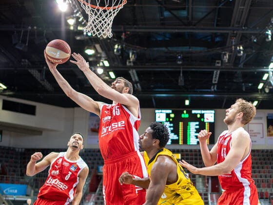 Dominic Lockhart Brose Bamberg, 03 , David Kravish Brose Bamberg, 45 , Yorman Polas Bartolo MHP Riesen Ludwigsburg, 13 , Christian Sengfelder Brose Bamberg, 43 , MHP Riesen Ludwigsburg vs Brose Bamberg, Basketball, Bundesliga, Playoffs, Game 2, easycredit BBL, 21 05 2021 , MHP Riesen Ludwigsburg vs Brose Bamberg, Basketball, Bundesliga, Playoffs, Game 2, easycredit BBL, 21 05 2021 Ludwigsburg Copyright: xEibner-Pressefoto SaschaxWaltherx EP_swa