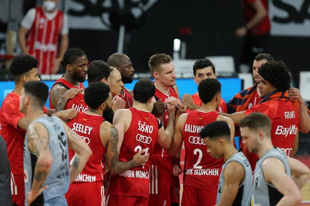 FC Bayern Basketball after the game GER, FC Bayern Basketball vs Hakro Merlins Crailsheim, Basketball, 1 Bundesliga, Playoffs 2020 2021, Quarterfinals Game 2, 21 05 2021, GER, FC Bayern Basketball vs Hakro Merlins Crailsheim, Basketball, 1 Bundesliga, Playoffs 2020 2021, Quarterfinals Game 2, 21 05 2021, Muenchen Copyright: xEIBNER MarcelxEngelbrechtx EP_EER