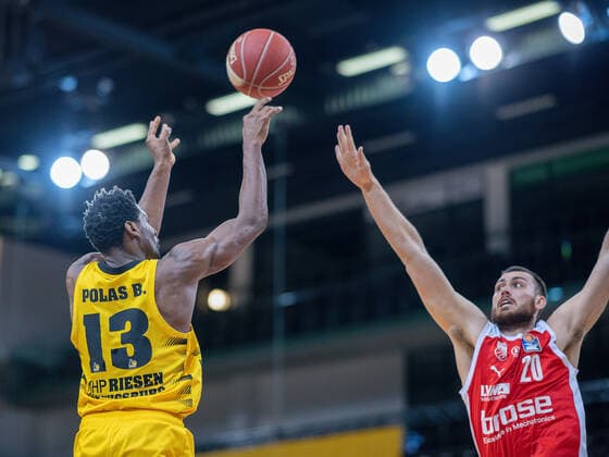 Yorman Polas Bartolo MHP Riesen Ludwigsburg, 13 , Chase Fieler Brose Bamberg, 20 , MHP Riesen Ludwigsburg vs Brose Bamberg, Basketball, Bundesliga, Playoffs, Game 2, easycredit BBL, 21 05 2021, MHP Riesen Ludwigsburg vs Brose Bamberg, Basketball, Bundesliga, Playoffs, Game 2, easycredit BBL, 21 05 2021 Ludwigsburg Copyright: xEibner-Pressefoto SaschaxWaltherx EP_swa