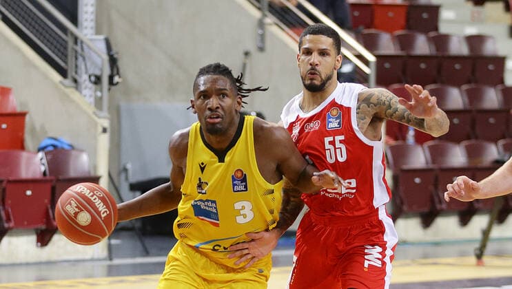 Ludwigsburg , Basketball easyCredit BBL Bundesliga ,Quarterfinal Game 2, MHP RIESEN Ludwigsburg vs Brose Bamberg , from left Jaleen Smith Riesen Tyler Larson Bamberg