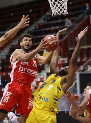 Ludwigsburg , Basketball easyCredit BBL Bundesliga ,Quarterfinal Game 2, MHP RIESEN Ludwigsburg vs Brose Bamberg , from left Kenneth Ogbe Bamberg Jamel McLean Riesen