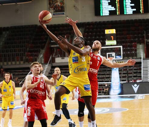 V li Jaleen Smith Riesen , Alex Ruof Bamberg MHP Riesen Ludwigsburg vs Brose Bamberg Basketball Bundesliga 2020 2021 Playoff Quarterfinals Game 2 Ludwigsburg , GER, 21 05 2021,