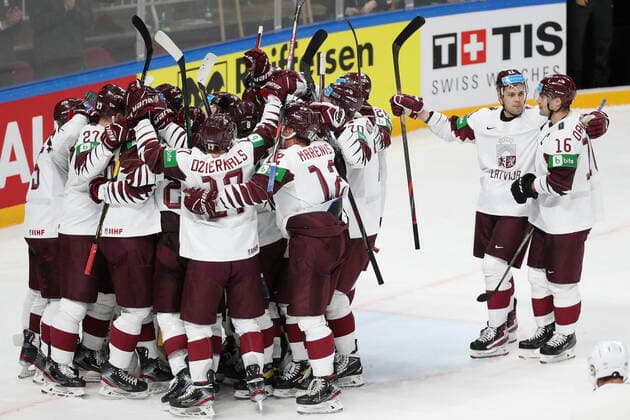 Eishockey, WM, Kanada - Lettland RIGA, LATVIA - MAY 21, 2021: Latviaâ€™s players celebrate their victory in a 2021 IIHF World Championship, WM, Weltmeisterschaft Group A Ice hockey, Eishockey match against Canada at Arena Riga. Natalia Fedosenko TASS  TS100E51