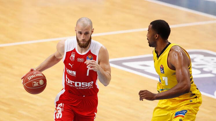 21 05 2021, Basketball, BBL 2020 2021, Quarterfinals, 2 Matchday, MHP RIESEN Ludwigsburg Brose Bamberg, GER, Ludwigsburg, MHPArena Picture from left Alex Ruhoff Brose Bamberg and Jamel McLean MHP RIESEN Copyright: HMBxMedia xHeikoxBecker