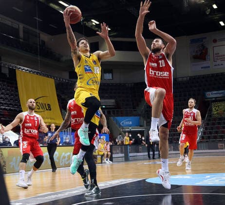 V li Jonah Radebaugh Riesen , Chase Fieler Bamberg MHP Riesen Ludwigsburg vs Brose Bamberg Basketball Bundesliga 2020 2021 Playoff Quarterfinals Game 2 Ludwigsburg , GER, 21 05 2021,