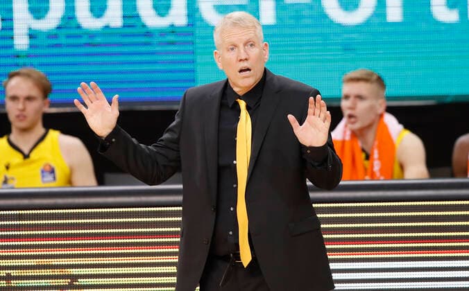 21 05 2021, Basketball, BBL 2020 2021, Quarterfinals, 2 Matchday, MHP RIESEN Ludwigsburg Brose Bamberg, GER, Ludwigsburg, MHPArena Picture from left Head Coach John Patrick MHP RIESEN Copyright: HMBxMedia xHeikoxBecker