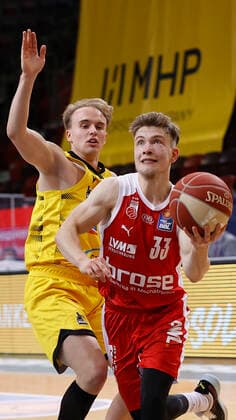 21 05 2021, Basketball, BBL 2020 2021, Quarterfinal, 2 Matchday, MHP RIESEN Ludwigsburg Brose Bamberg, GER, Ludwigsburg, MHPArena Picture from left Lukas Herzog MHP RIESEN and Bennet Hundt Brose Bamberg Copyright: HMBxMedia xHeikoxBecker