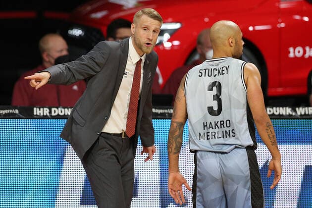 Head coach Tuomas Iisalo Crailsheim gives instructions to Maurice Stuckey Crailsheim GER, FC Bayern Basketball vs Hakro Merlins Crailsheim, Basketball, 1 Bundesliga, Playoffs 2020 2021, Quarterfinals Game 2, 21 05 2021, GER, FC Bayern Basketball vs Hakro Merlins Crailsheim, Basketball, 1 Bundesliga, Playoffs 2020 2021, Quarterfinals Game 2, 21 05 2021, Muenchen Copyright: xEIBNER MarcelxEngelbrechtx EP_EER