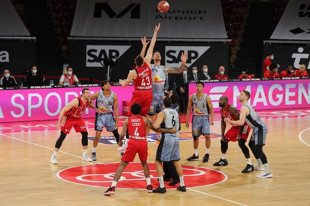 Tip Off of the match GER, FC Bayern Basketball vs Hakro Merlins Crailsheim, Basketball, 1 Bundesliga, Playoffs 2020 2021, Quarterfinals Game 2, 21 05 2021, GER, FC Bayern Basketball vs Hakro Merlins Crailsheim, Basketball, 1 Bundesliga, Playoffs 2020 2021, Quarterfinals Game 2, 21 05 2021, Muenchen Copyright: xEIBNER MarcelxEngelbrechtx EP_EER