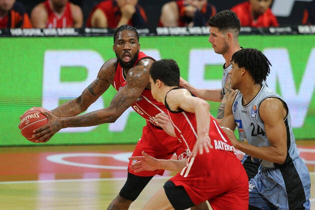 Jalen Reynolds Muenchen claims the ball against Bogdan Radosavljevic Crailsheim GER, FC Bayern Basketball vs Hakro Merlins Crailsheim, Basketball, 1 Bundesliga, Playoffs 2020 2021, Quarterfinals Game 2, 21 05 2021, GER, FC Bayern Basketball vs Hakro Merlins Crailsheim, Basketball, 1 Bundesliga, Playoffs 2020 2021, Quarterfinals Game 2, 21 05 2021, Muenchen Copyright: xEIBNER MarcelxEngelbrechtx EP_EER