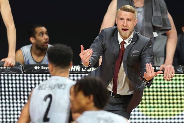 Head coach Tuomas Iisalo Crailsheim gives instructions GER, FC Bayern Basketball vs Hakro Merlins Crailsheim, Basketball, 1 Bundesliga, Playoffs 2020 2021, Quarterfinals Game 2, 21 05 2021, GER, FC Bayern Basketball vs Hakro Merlins Crailsheim, Basketball, 1 Bundesliga, Playoffs 2020 2021, Quarterfinals Game 2, 21 05 2021, Muenchen Copyright: xEIBNER MarcelxEngelbrechtx EP_EER
