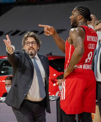 Bayerns Head Coach Andrea TRINCHIERI and Bayerns 8 Jalen REYNOLDS Basketball, Bayern Crailsheim, BBL Playoff, Quarterfinal, 2 Game, 2020 2021 Season, on 21 5 2021 in Munich, A U D I D O M E, Germany Source Copyright Credit Oryk HAIST xx