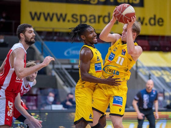 Jaleen Smith MHP Riesen Ludwigsburg, 03 , Lukas Herzog MHP Riesen Ludwigsburg, 11 , MHP Riesen Ludwigsburg vs Brose Bamberg, Basketball, Bundesliga, Playoffs, Game 2, easycredit BBL, 21 05 2021, MHP Riesen Ludwigsburg vs Brose Bamberg, Basketball, Bundesliga, Playoffs, Game 2, easycredit BBL, 21 05 2021 Ludwigsburg Copyright: xEibner-Pressefoto SaschaxWaltherx EP_swa